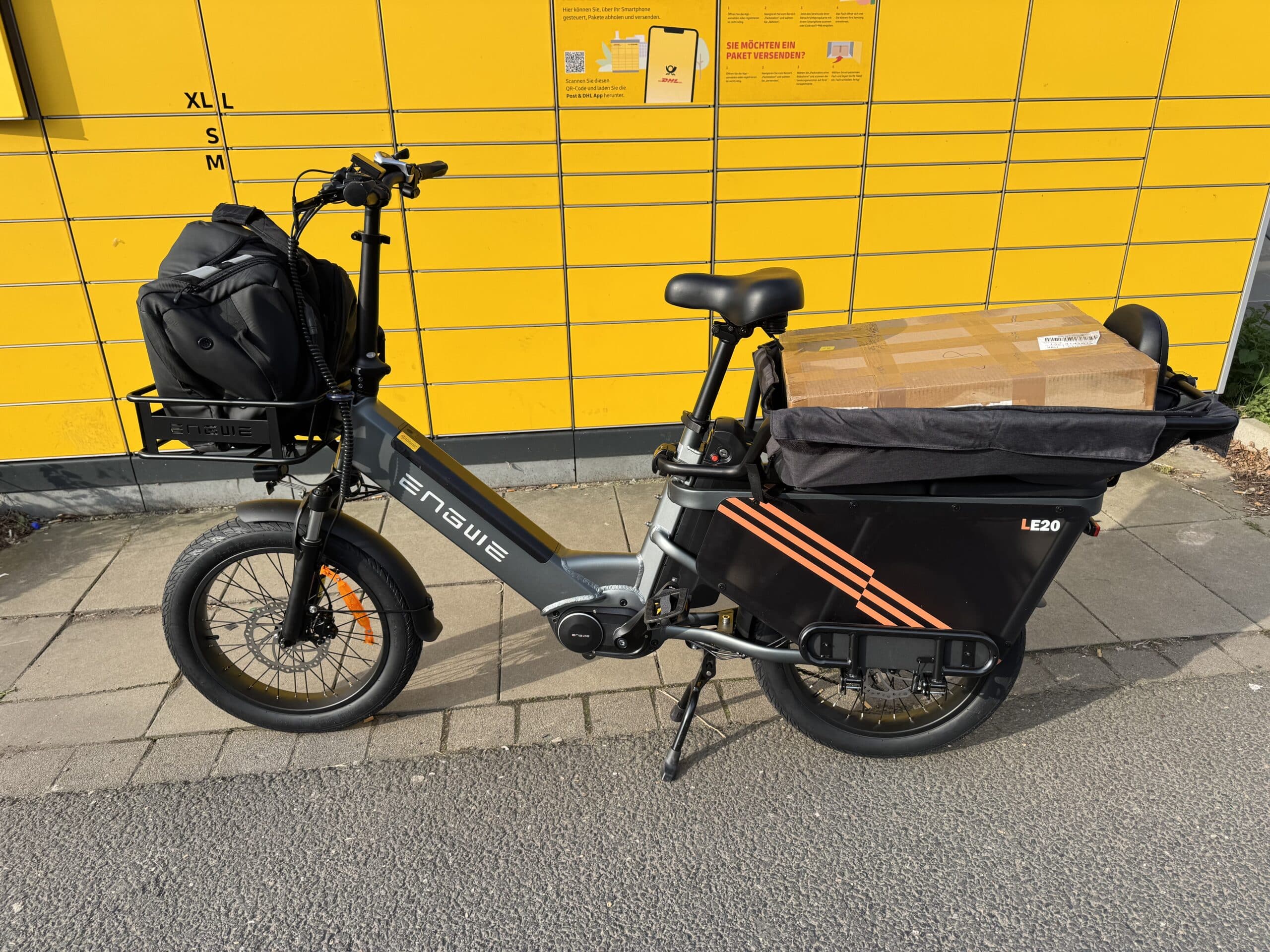 engwe-le20-lastenrad-mit-paket-und-rucksack