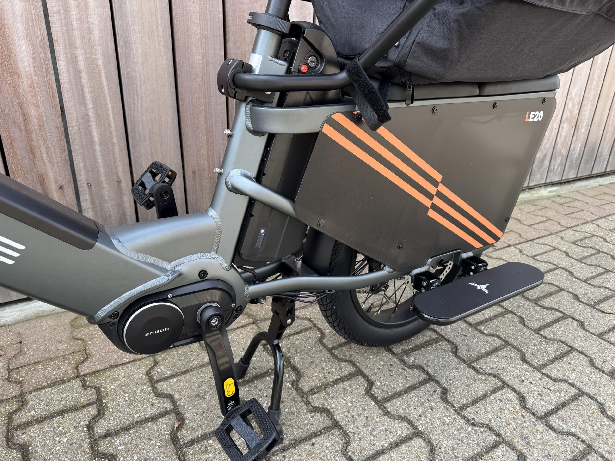 engwe-le20-rahmen-und-hinterer-akku-detail