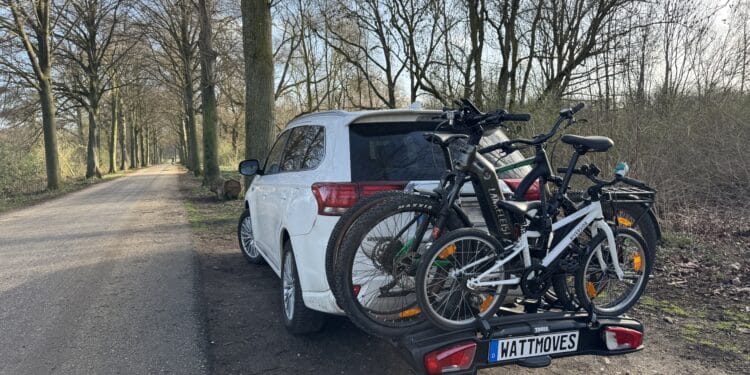 Thule VeloSpace 3 im Test: Ein Fahrradträger, der seinen heftigen Preis im Alltag erklärt thule-velospace-3-fahrradtraeger-mit-drei-fahrraedern-am-auto