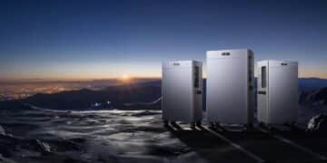 Die drei Zendure SolarFlow Mix Speicher nebeneinander