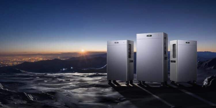 50 kWh Heimspeicher ohne Elektriker? Zendure SolarFlow Mix sprengt die Grenzen Die drei Zendure SolarFlow Mix Speicher nebeneinander