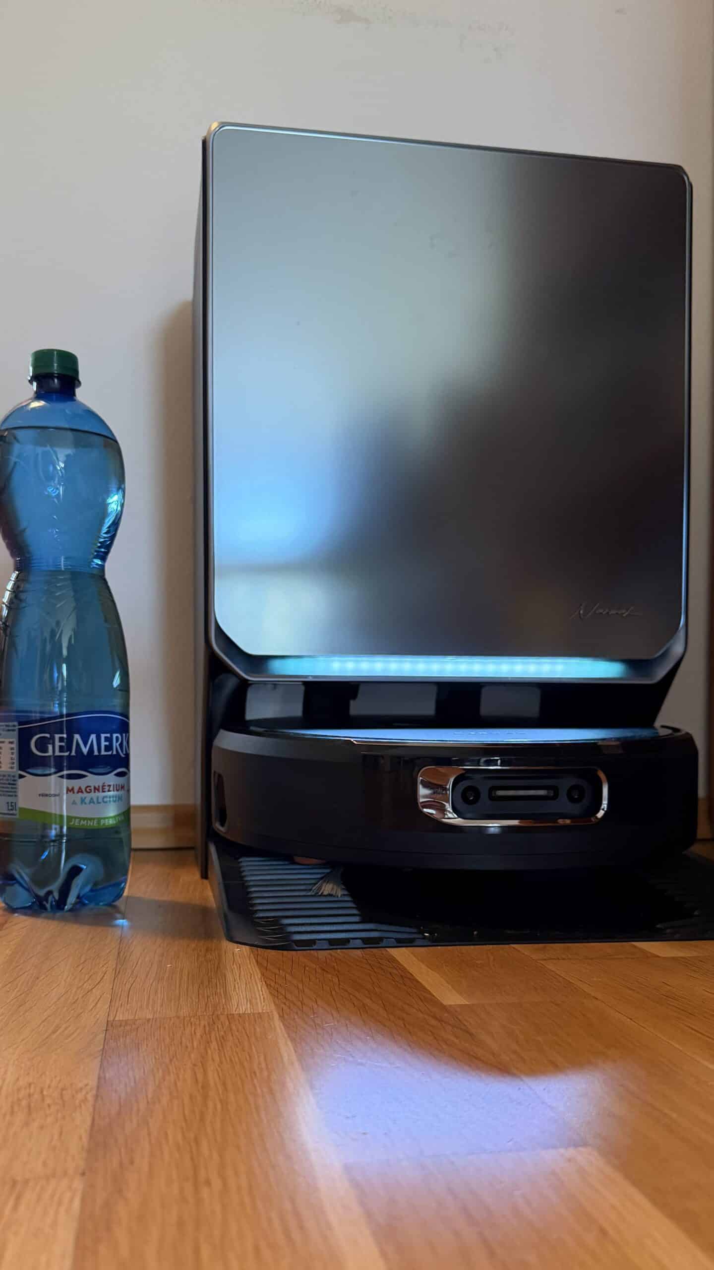 Narwal Flow 2 Größenvergleich mit 1,5 Liter Wasserflasche