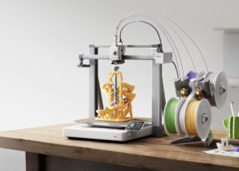 Bambu Lab A2L 3D-Drucker druckt ein mehrfarbiges Modell