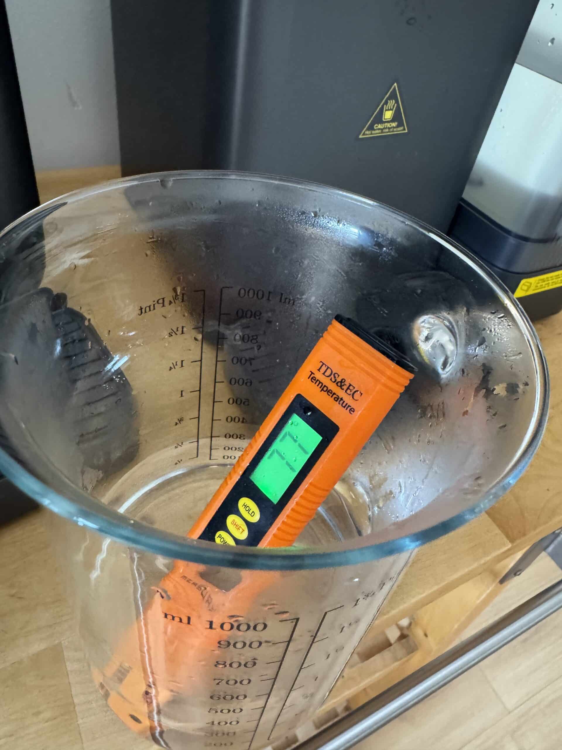 jimmy-m9-pro-temperaturtest-im-messbecher-detail