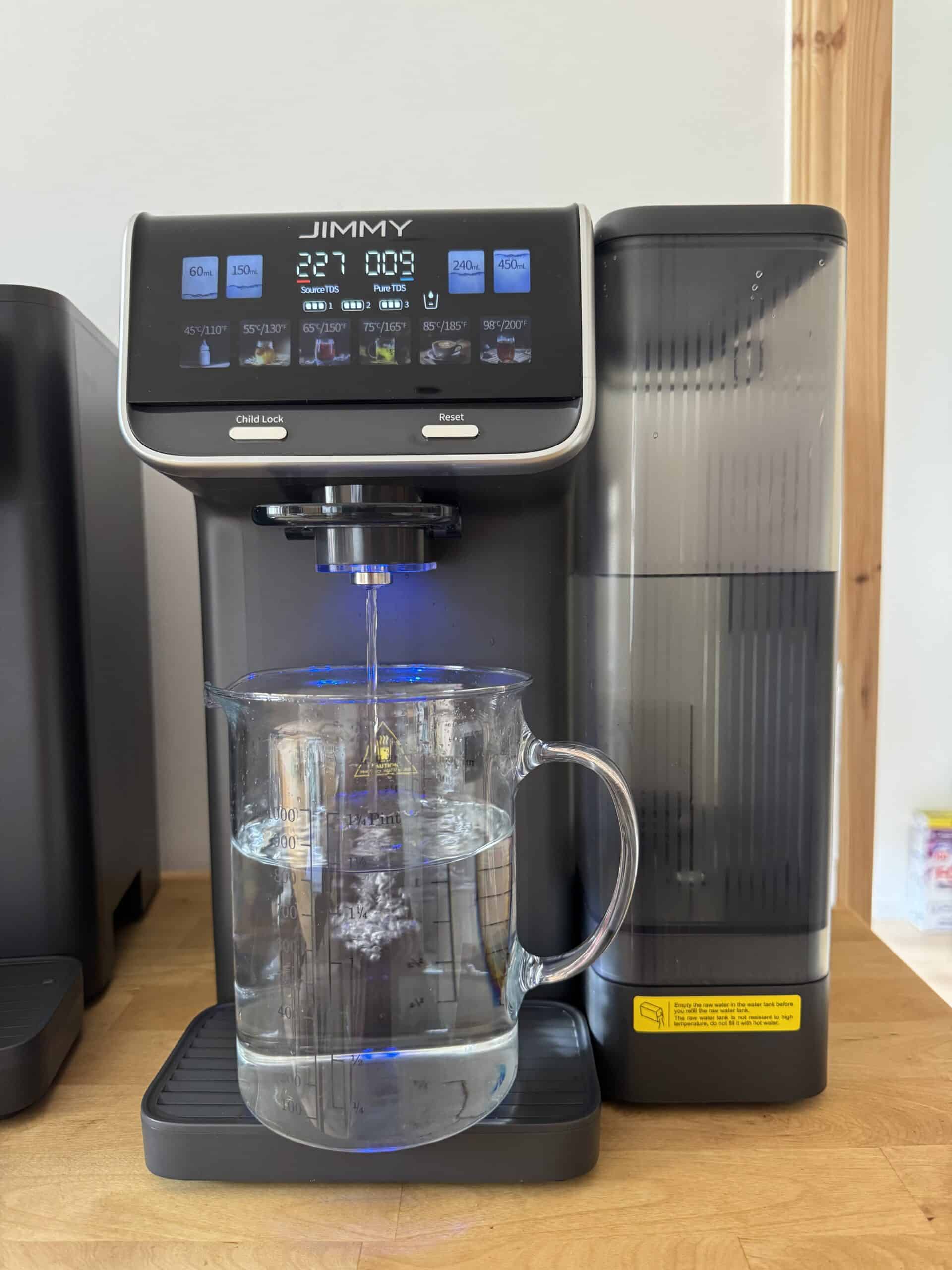 jimmy-m9-pro-wasserausgabe-mit-blauer-beleuchtung