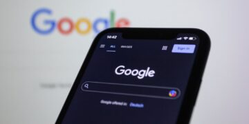 Smartphone mit Google-Suche – wattmoves als bevorzugte Quelle festlegen
