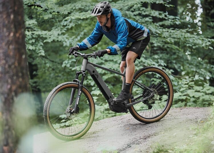 Das E-Mountainbike Peak 709 für 1.499 Euro bei Lidl Plus.