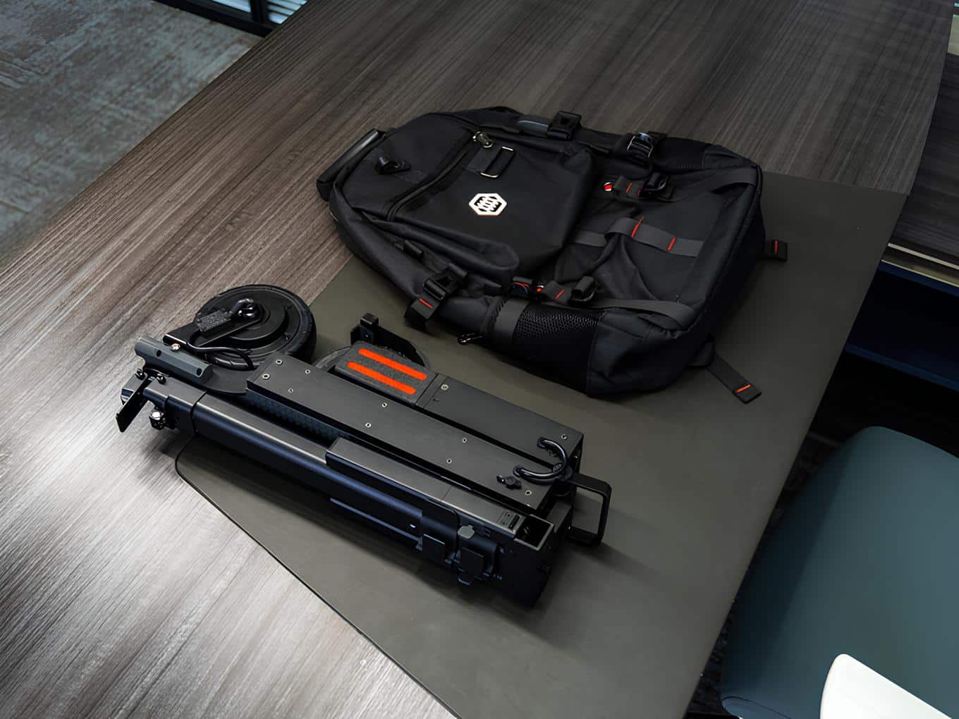 Blizwheel F0.5: Dieser E-Scooter passt in den Rucksack