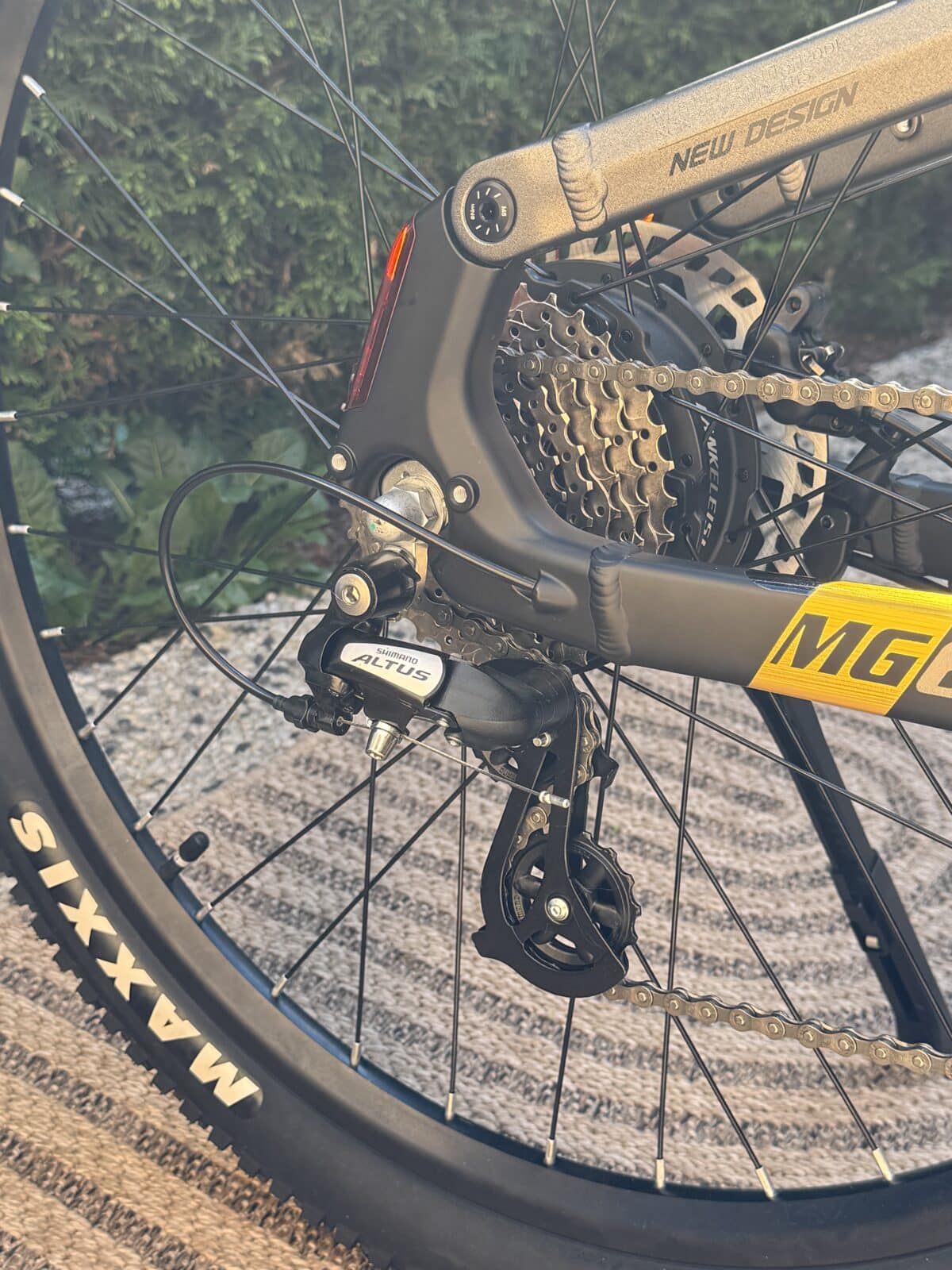 Schaltwerk Shimano Altus mit 8 Gängen