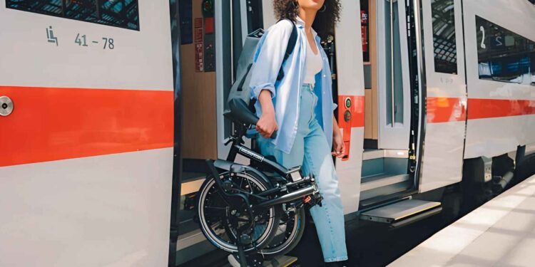 99 Euro im Monat für ein 3.700-Euro-Brompton: Kann sich das neue E-Bike-Abo der Deutschen Bahn lohnen? DB startet neues Faltrad-Abo mit Brompton