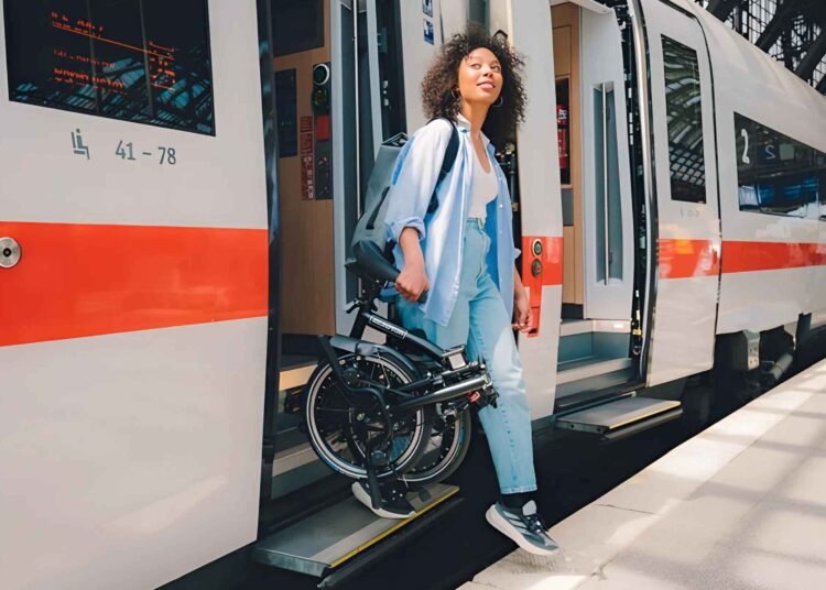 DB startet neues Faltrad-Abo mit Brompton