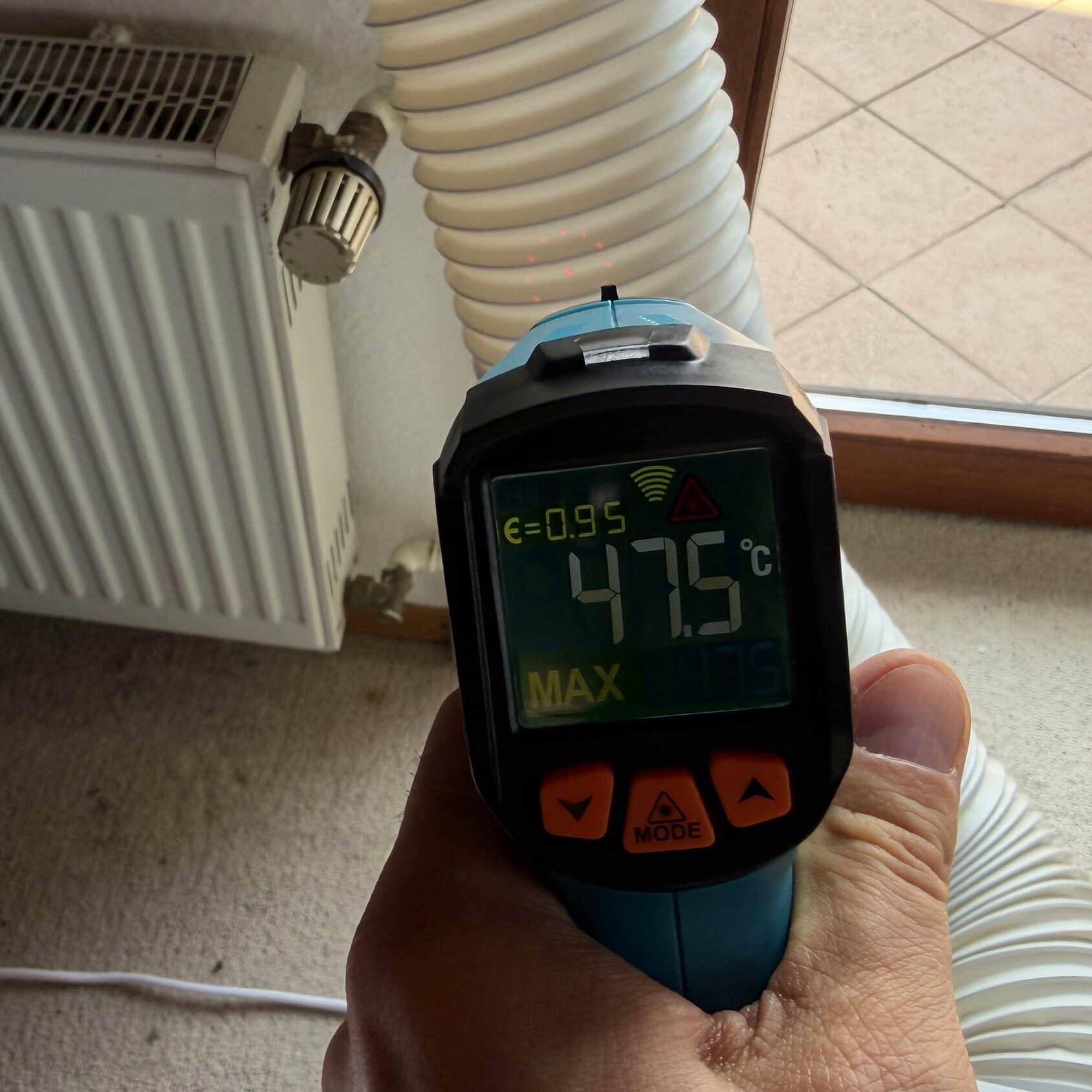 Infrarot-Messung am Abluftschlauch: 47,5 Grad Oberflächentemperatur
