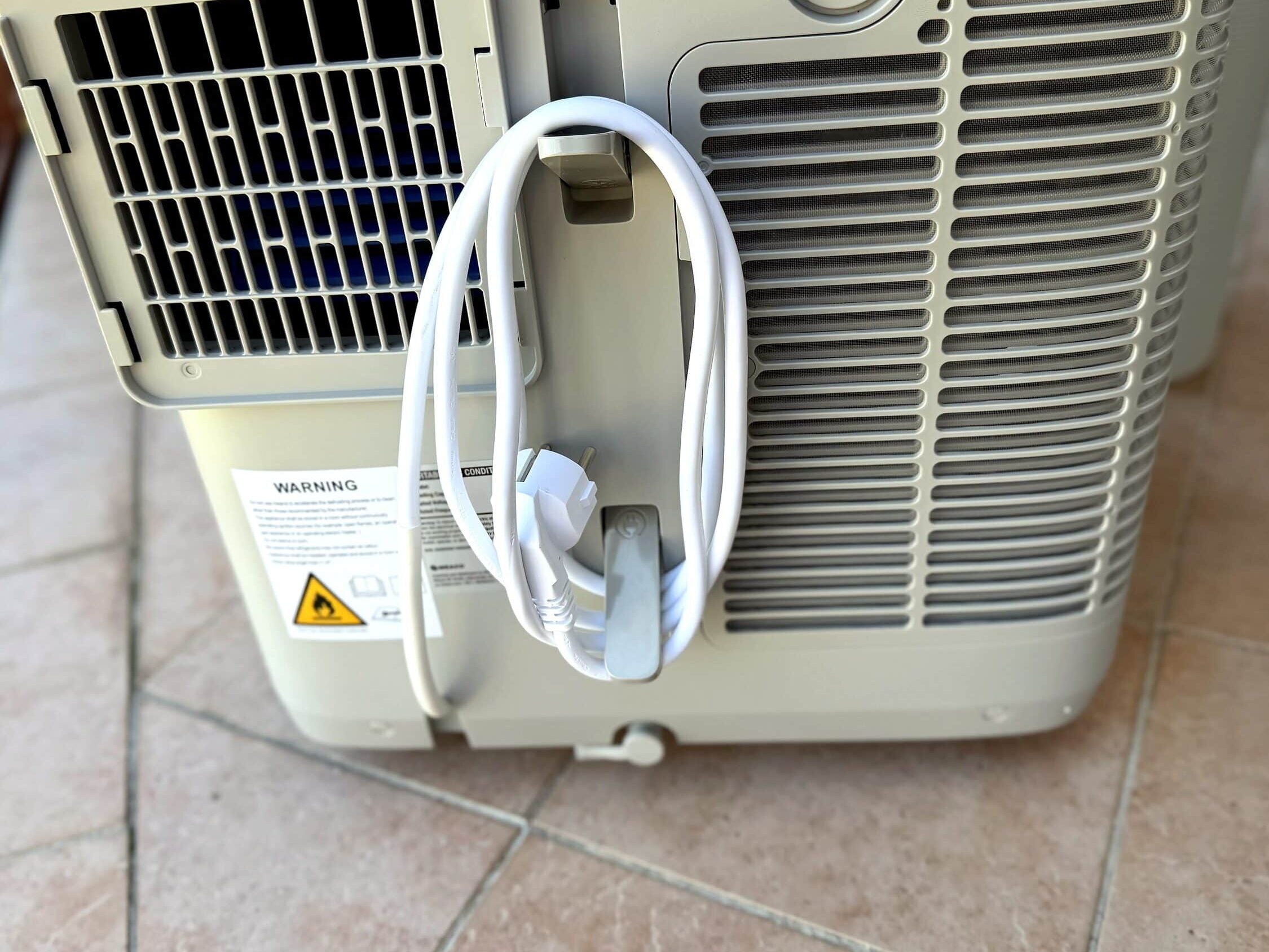 Netzkabel der Meaco Cirro 12000 lässt sich hinten verstauen