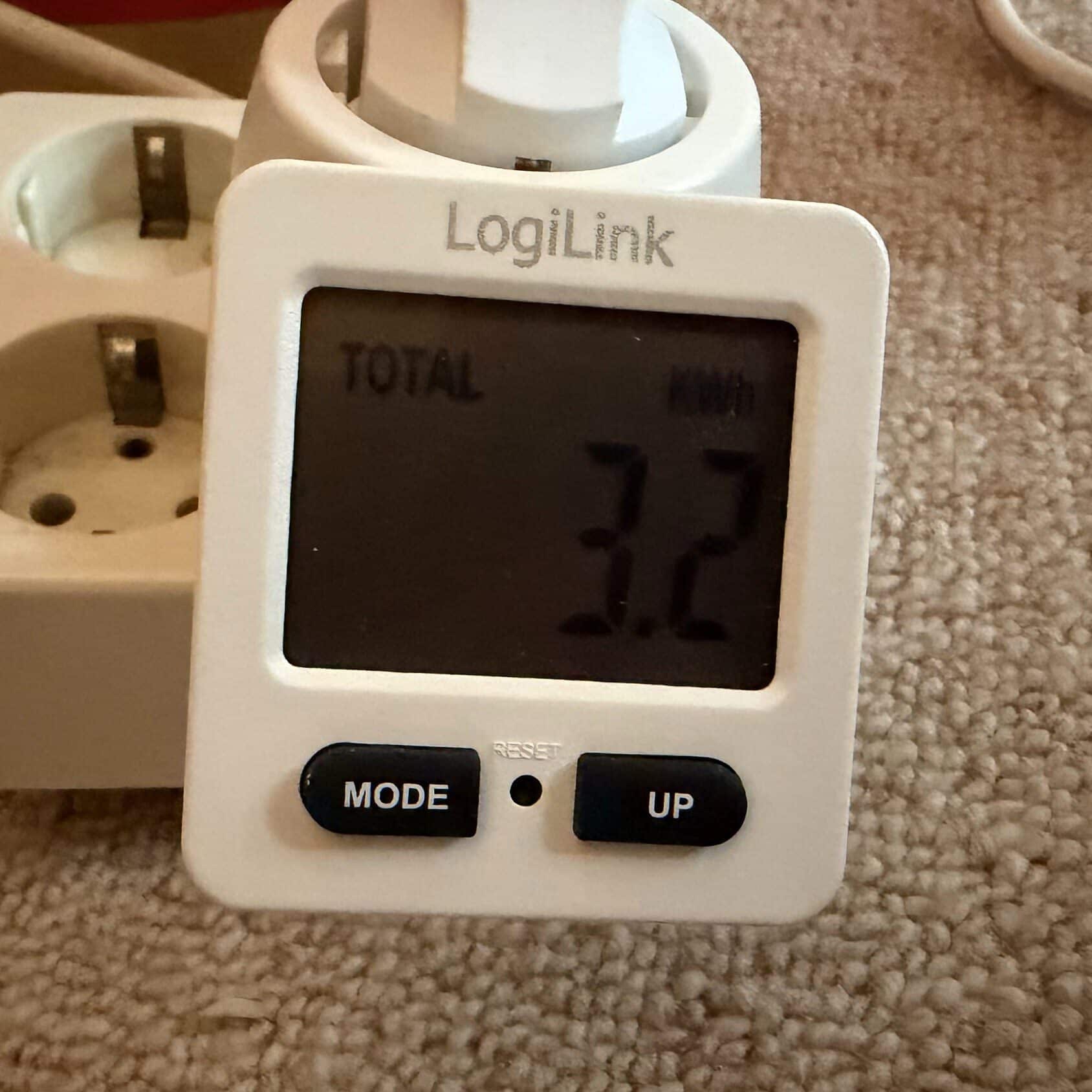 Zwischenstecker nach drei Stunden Volllast: 3,2 Kilowattstunden