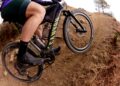 Canyon Grizl:ON E-Gravelbike auf einem steilen Schottertrail