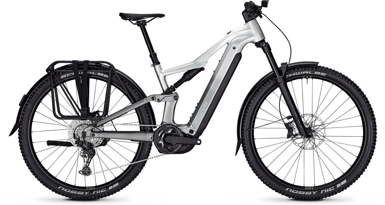 Focus THRON² 6.7 EQP mit Licht, Schutzblechen, Gepäckträger und Ständer als vollausgestattetes E-Fully.