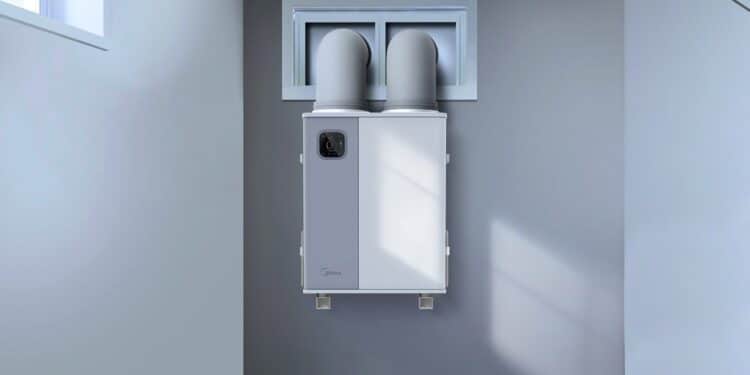 Wärmepumpe im Gasheizungsformat: Midea H-Pack kostet 6.000 Euro & braucht nur zwei Löcher Wärmepumpe ohne Außengerät: Midea H-Pack an der Innenwand mit zwei Luftkanälen nach draußen