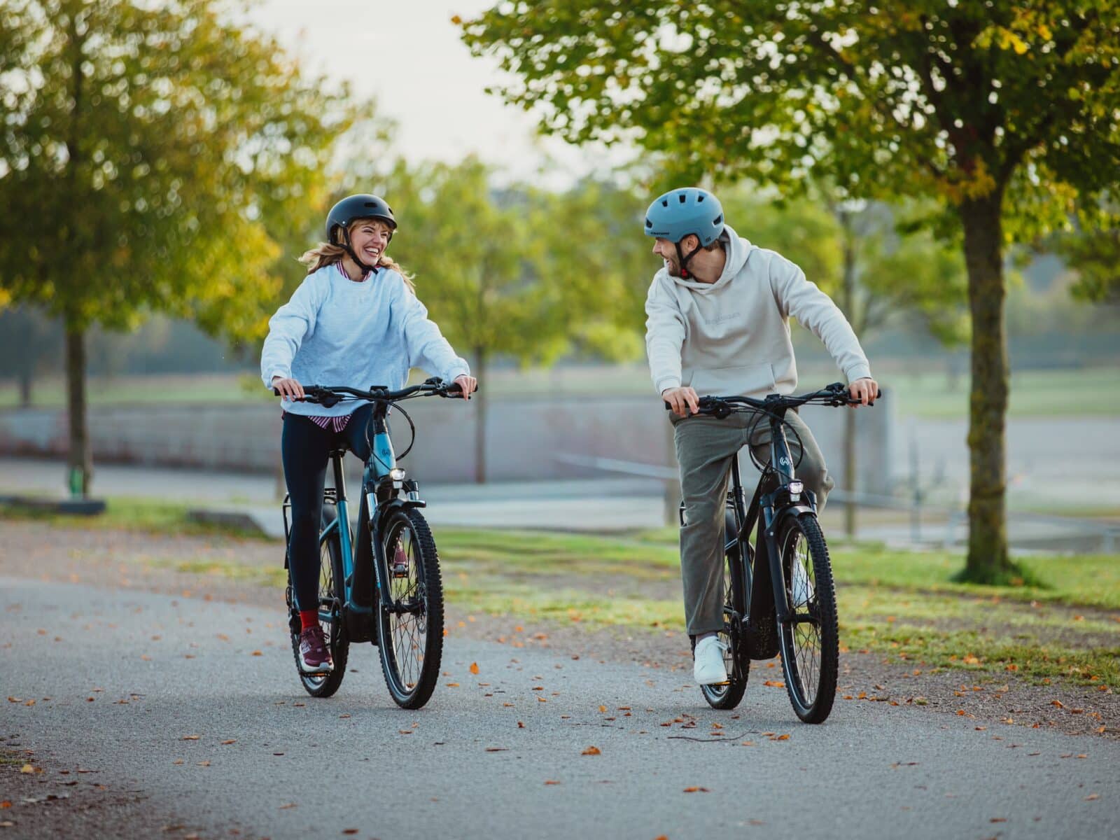 Zwei Winora-Bikes.