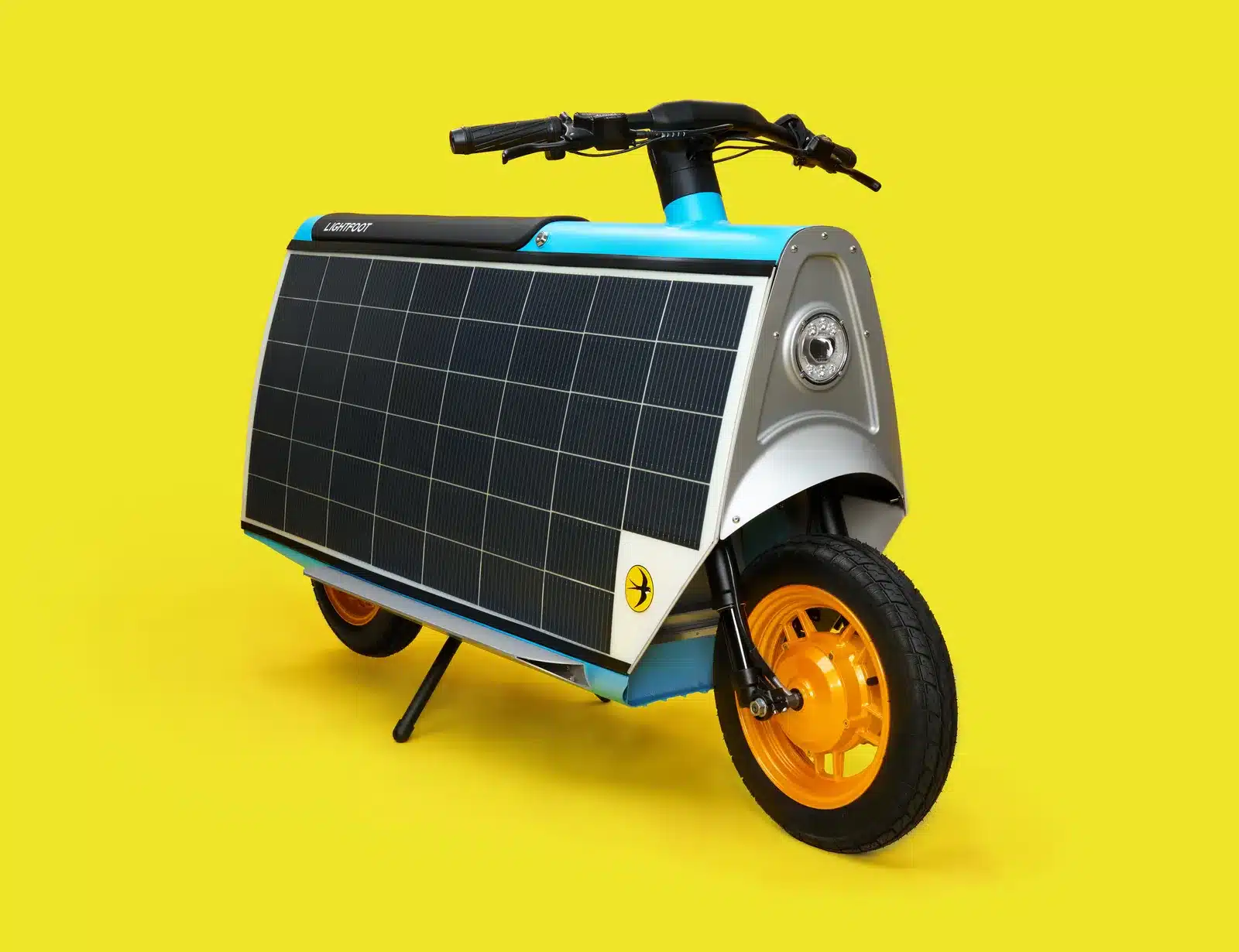 Lightfoot E-Roller studio-front-right
